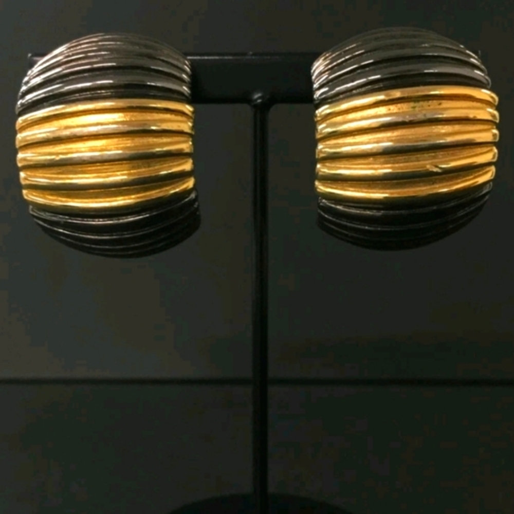 Givenchy Hoops Gun Metal Silver & Gold Tone Clip On Earrings (VERY GOOD)✨️🩶✨️